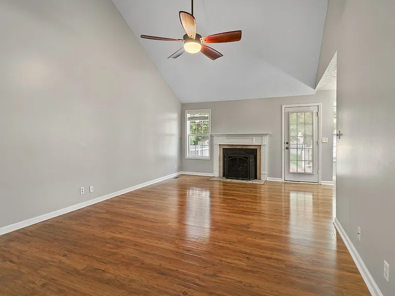1633 Cedar Springs Cir — Photo 6