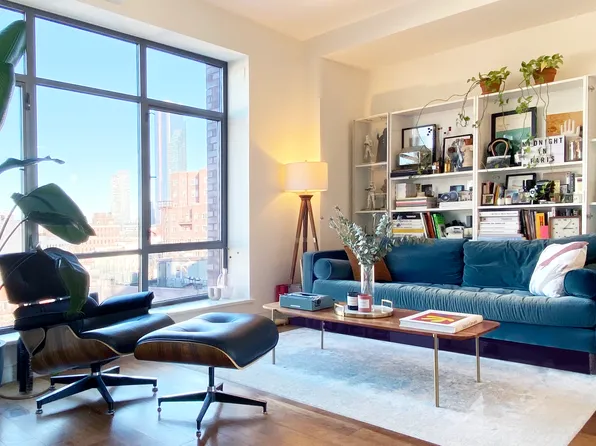 10-63 Jackson Avenue image 1 of 5