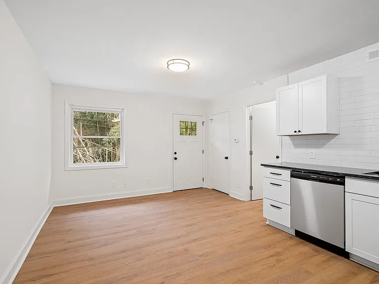 1121 West End Blvd — Photo 19