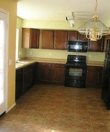 4th image of 29672 N Desert Willow Blvd