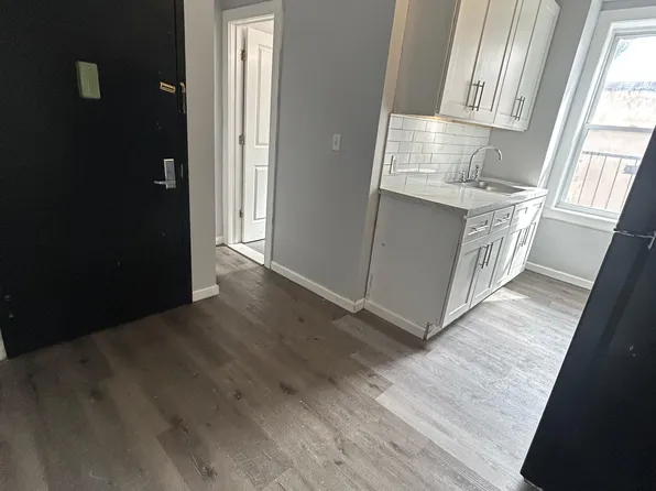 122 Wade Street image 1 of 8