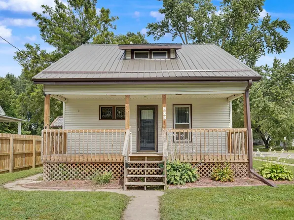 703 W Charles St, Oelwein, IA 50662