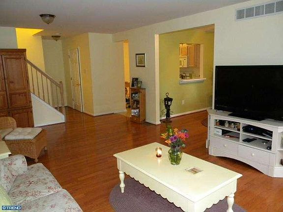 5th image of 906 Cherry Wood Ct