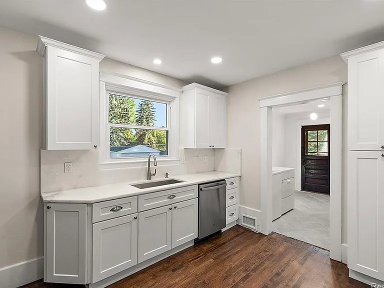 438 N Bailey St — Photo 16