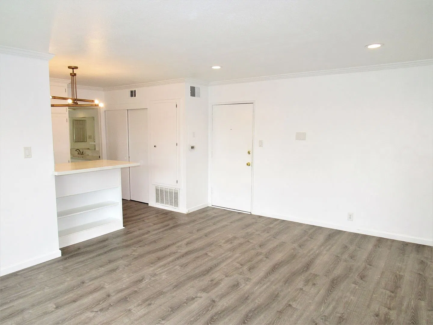 Spacious and Extensively Upgraded 1 Bedroom 1 Bath Condo in Fullerton — Photo 4