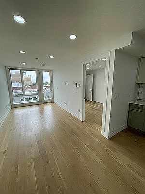 5th image of 2510 38th Ave #5B