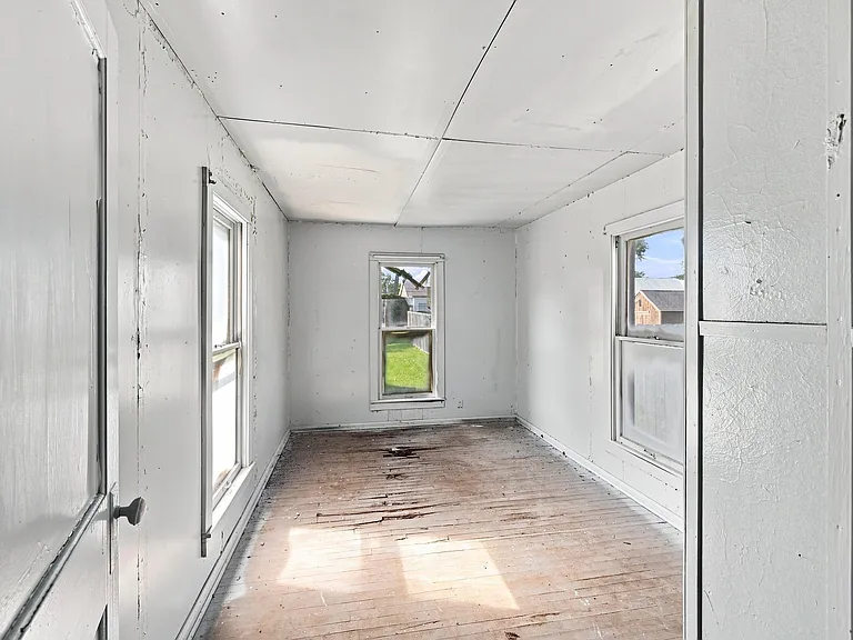 731 E Florida St — Photo 6