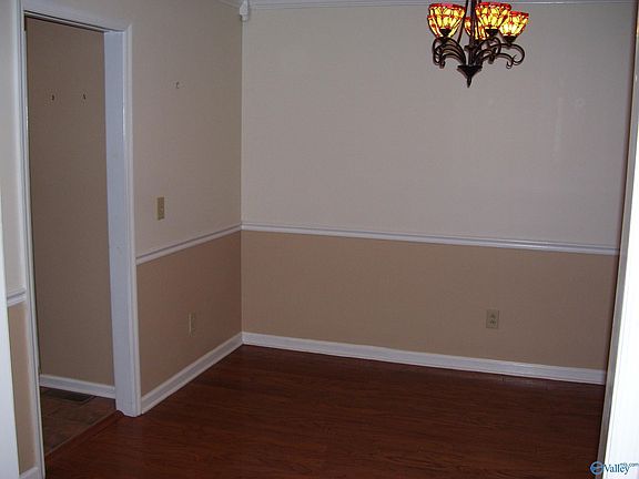 5th image of 211 Arrowfeather Dr NE