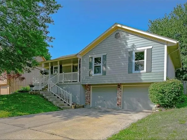2121 NW Hidden Pointe Ct, Blue Springs, MO 64015