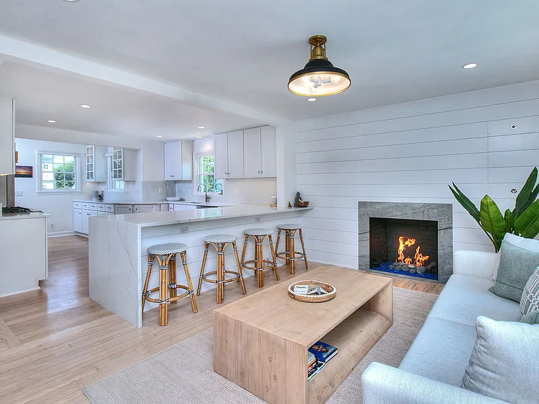 537 Penfield Rd — Photo 3