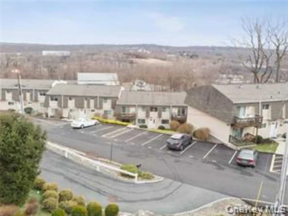 18 Pavilion Ridge Way #1