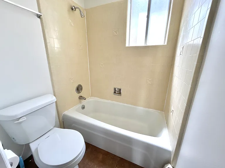 764 N 700 E — Photo 10