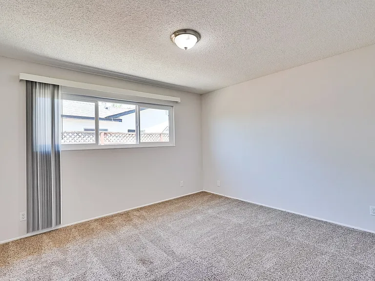 6063 Pineland Ave — Photo 33