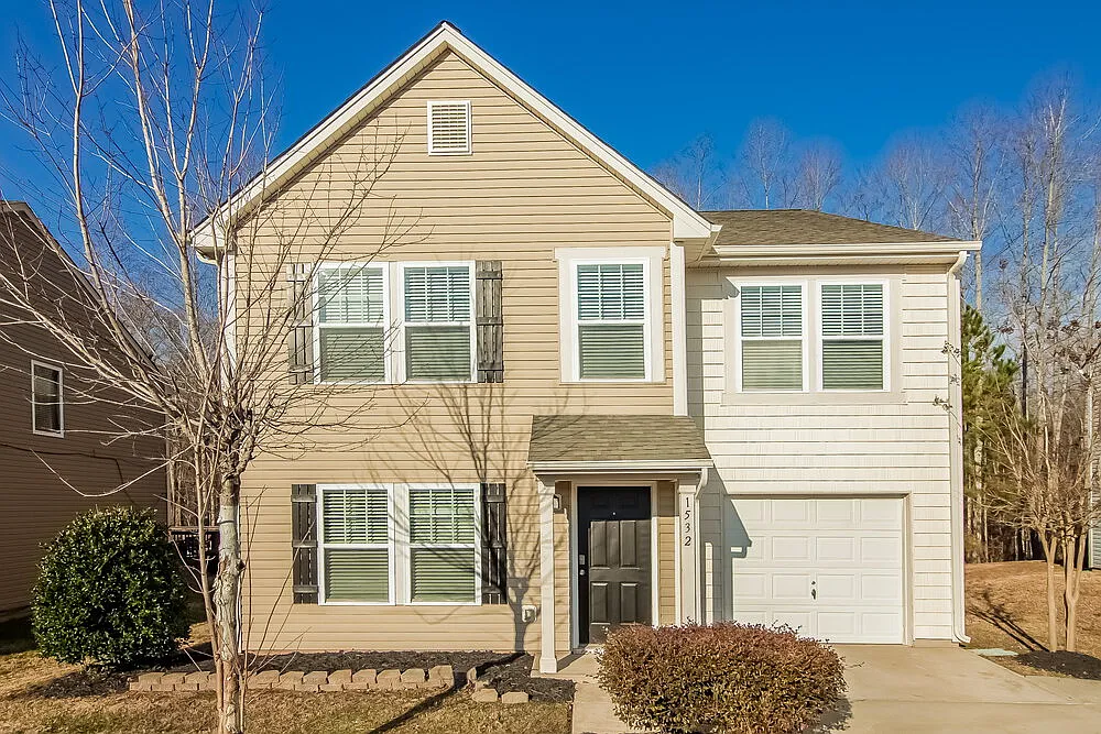 3 bed, 2.5 bath, 2303 sqft, $1,995 — Photo 1