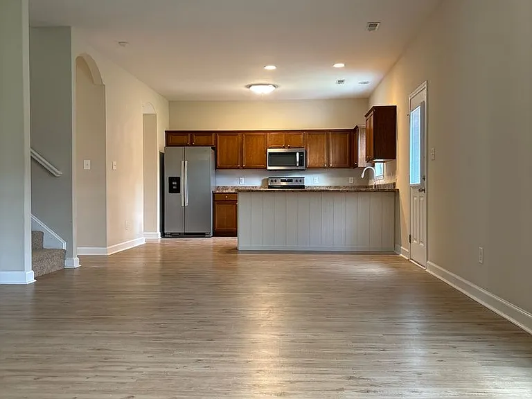 202 Prism Ct — Photo 8