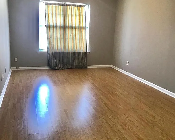 202 Eagle Ct — Photo 3