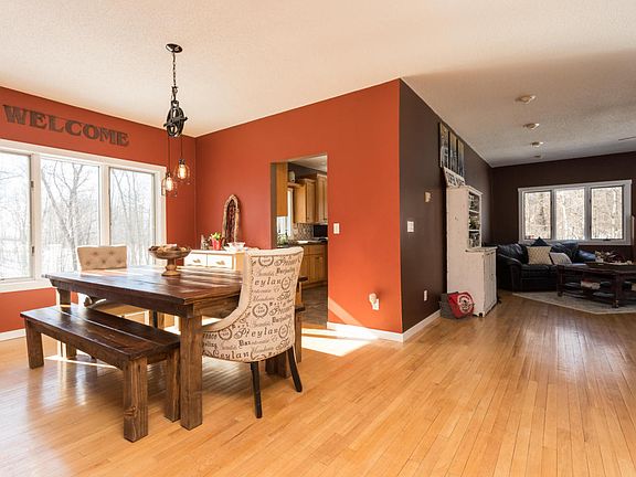 5th image of 1010 Woodsmen Ct NE