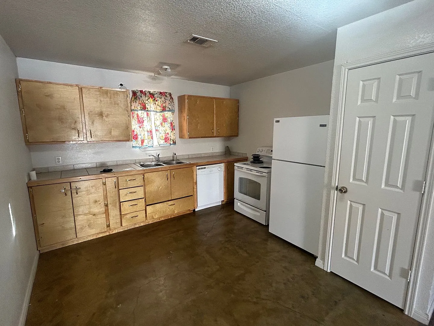 Perfect Elm Mott Duplex — Photo 2