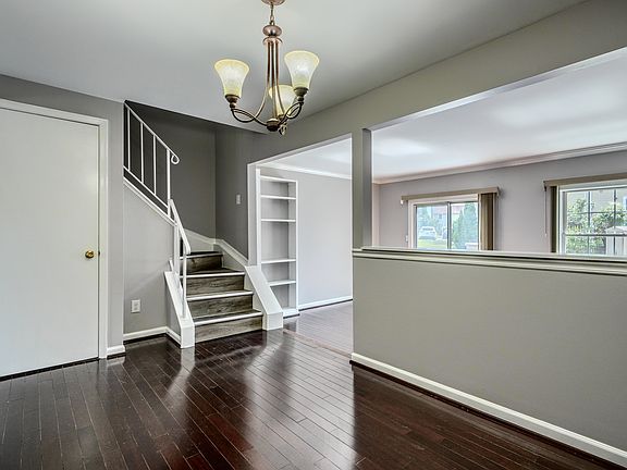 Dining Room w/Wood Floors
