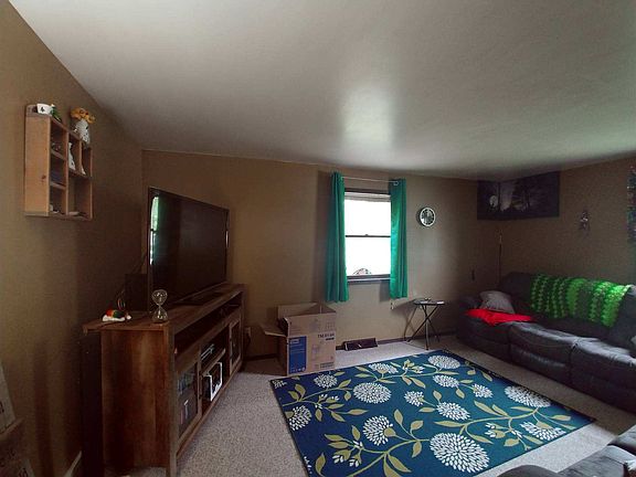 Living Room 15' x 15.5' 