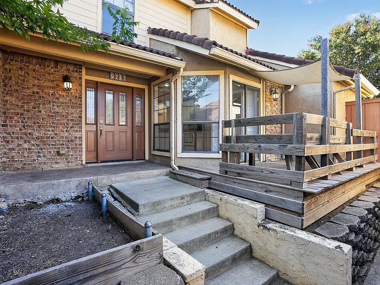 2606 Encina — Photo 8