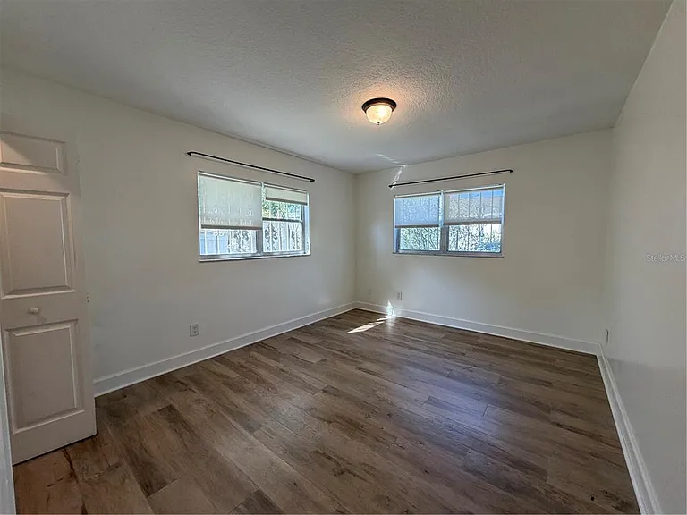 3230 W Saint Conrad St — Photo 9