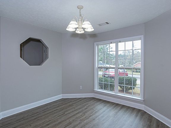 3rd image of 5813 Gleneden Dr
