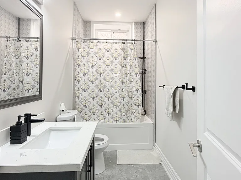 1606 Sandhurst Cres — Photo 11