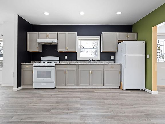 4th image of 1821 Belmont Ave