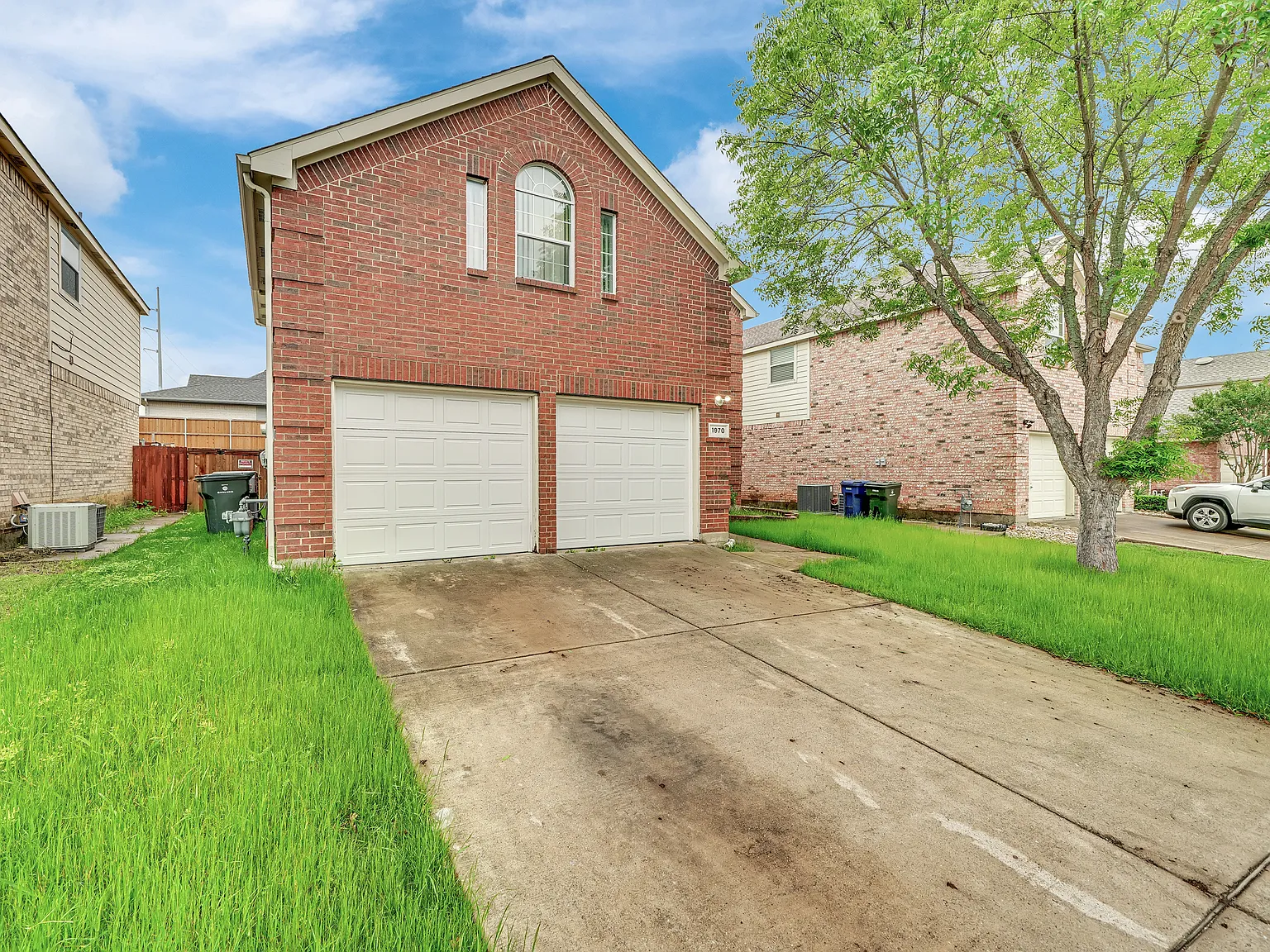 4 bed, 2.5 bath, 2354 sqft, $2,500 — Photo 1
