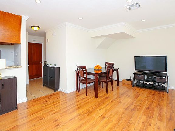 3rd image of 1031 Mariposa St #2
