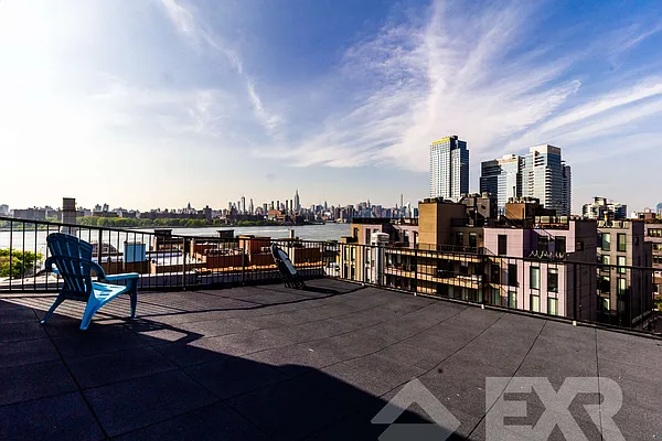 Rented by EXR | media 7