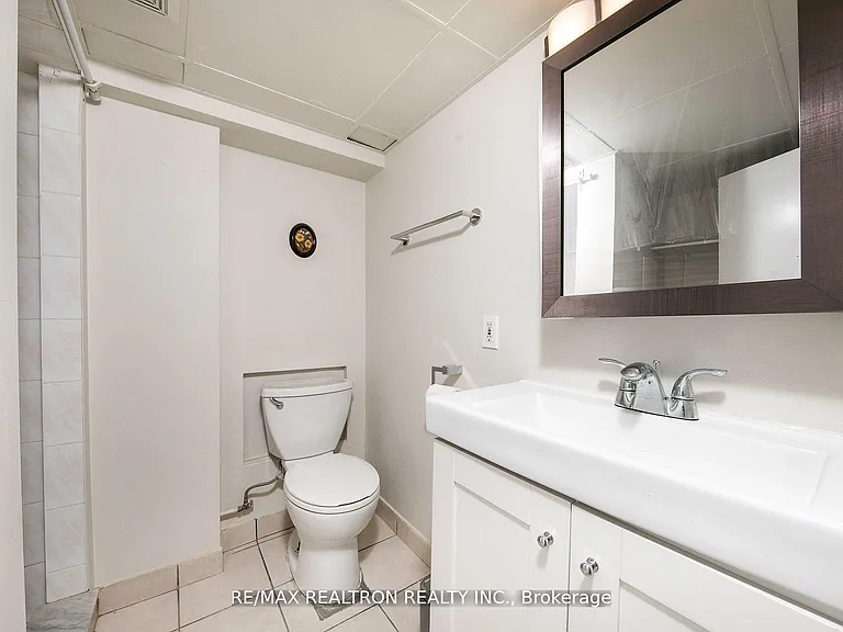 24 Highland Park Blvd — Photo 35