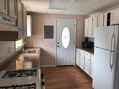 Kitchen and 2nd emergency exit.