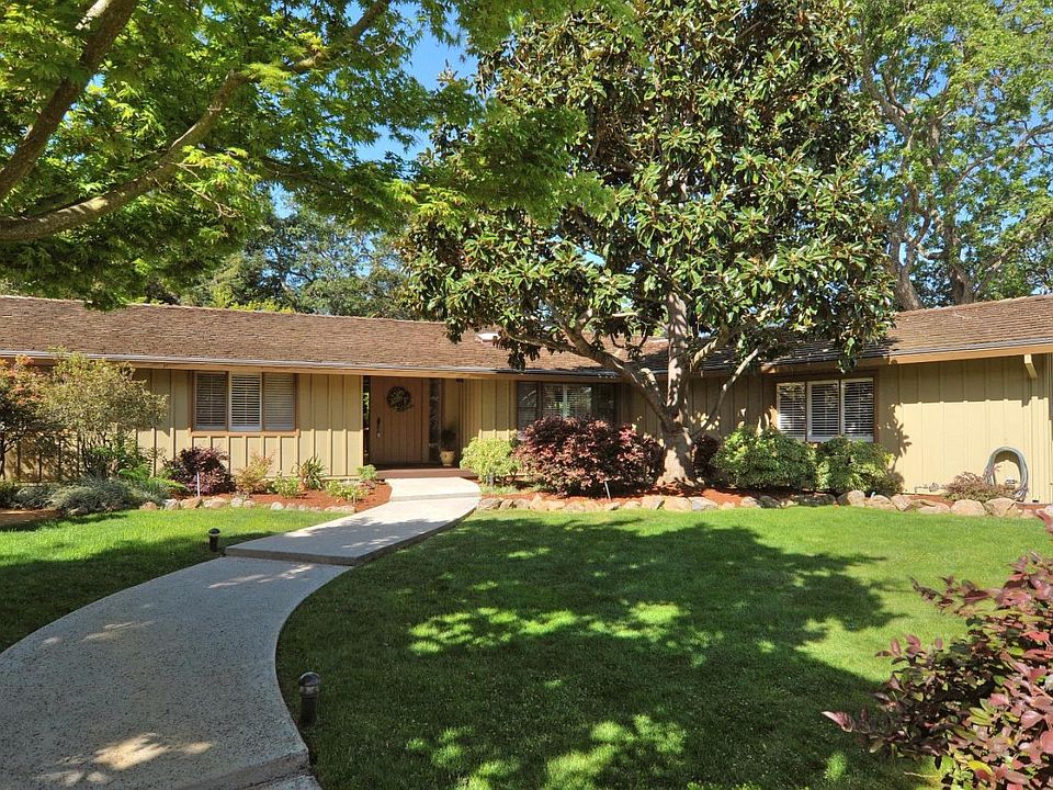 1st image of 824 La Mesa Dr