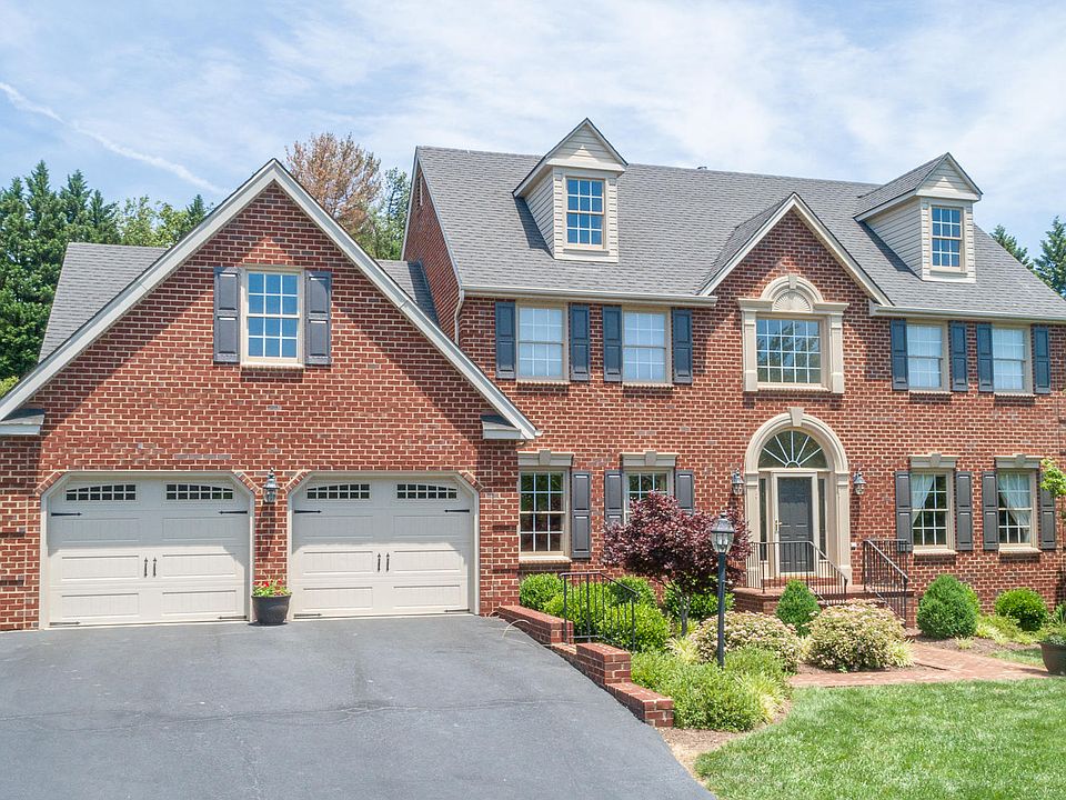 1st image of 215 Baier Dr