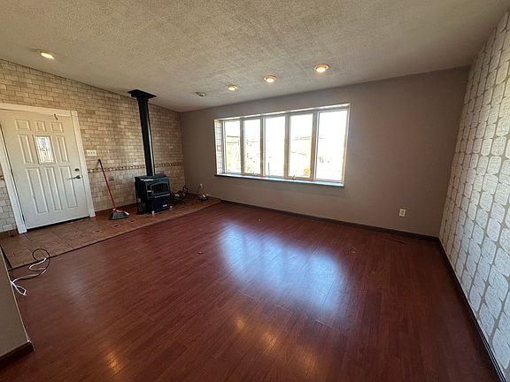 2nd image of 1922 Goodnaw St #2