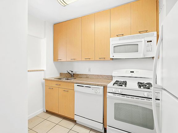 3rd image of 30 W 141st St #A10