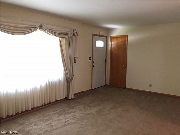 5th image of 681 Baker Dr