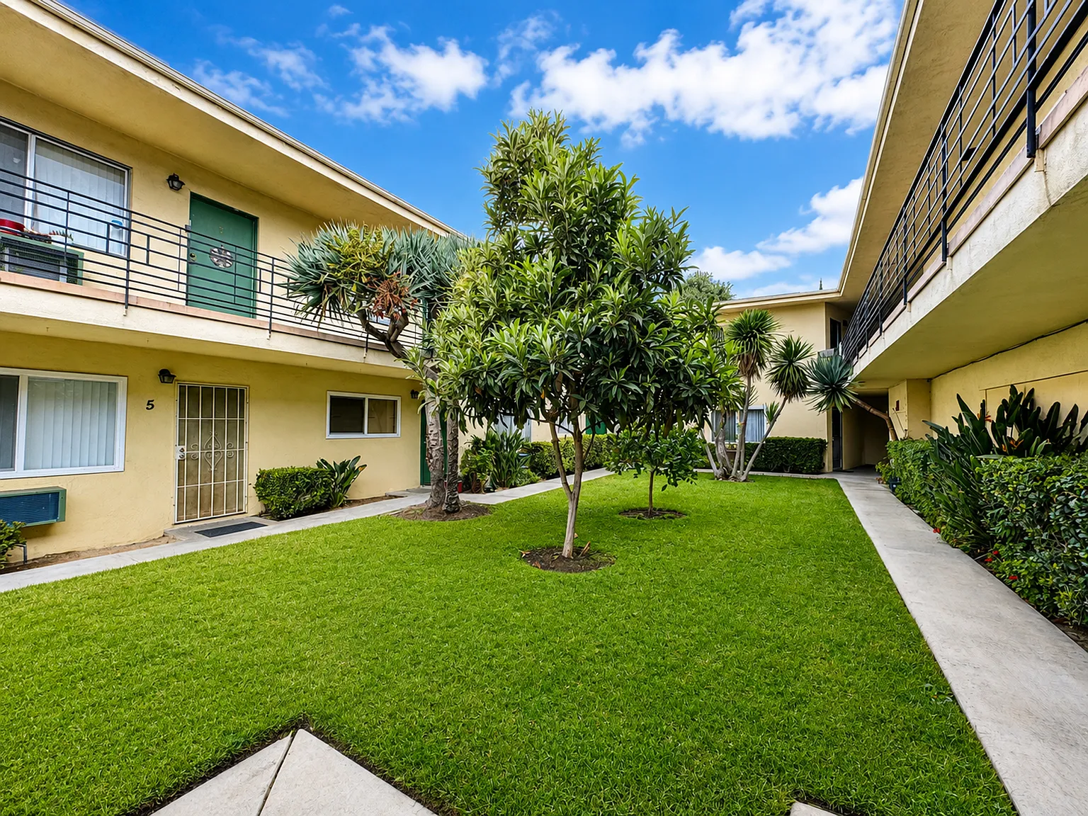 2 bed, 1.5 bath, 770 sqft, $2,450 — Photo 4