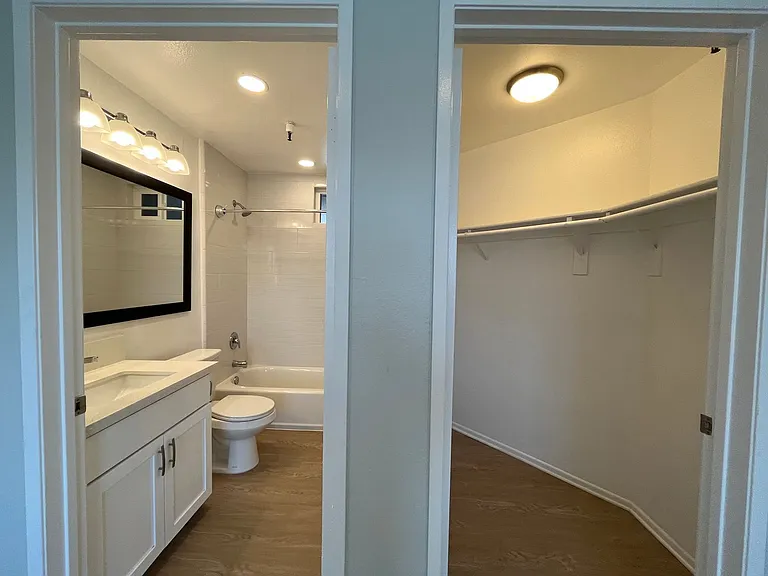 110 S Sweetzer Ave — Photo 103