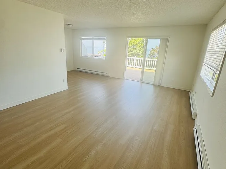 490 S State St — Photo 6