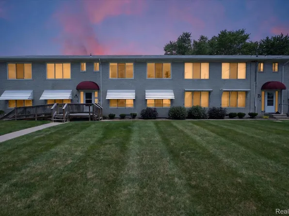 27094 Sandy Hill Ln, New Hudson, MI 48165