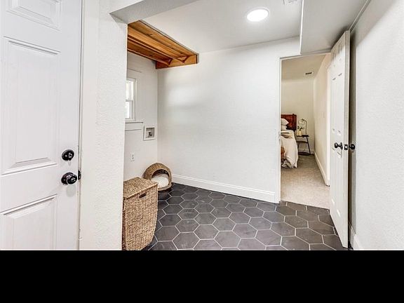 5th image of 3109 Meadowbrook Dr
