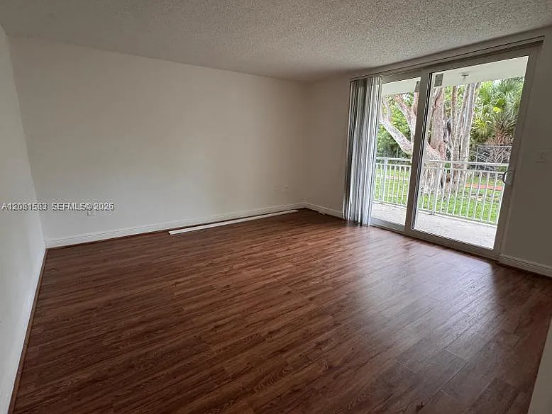 Coral Gate East Condo — Photo 4