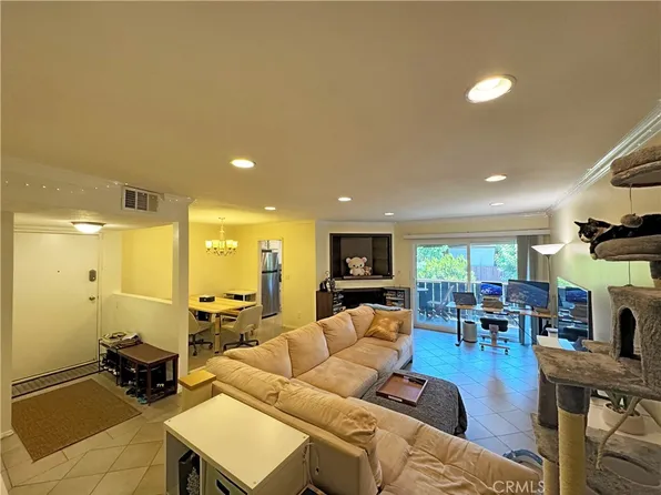 15020 Victory Blvd Unit 204, Van Nuys, CA 91411