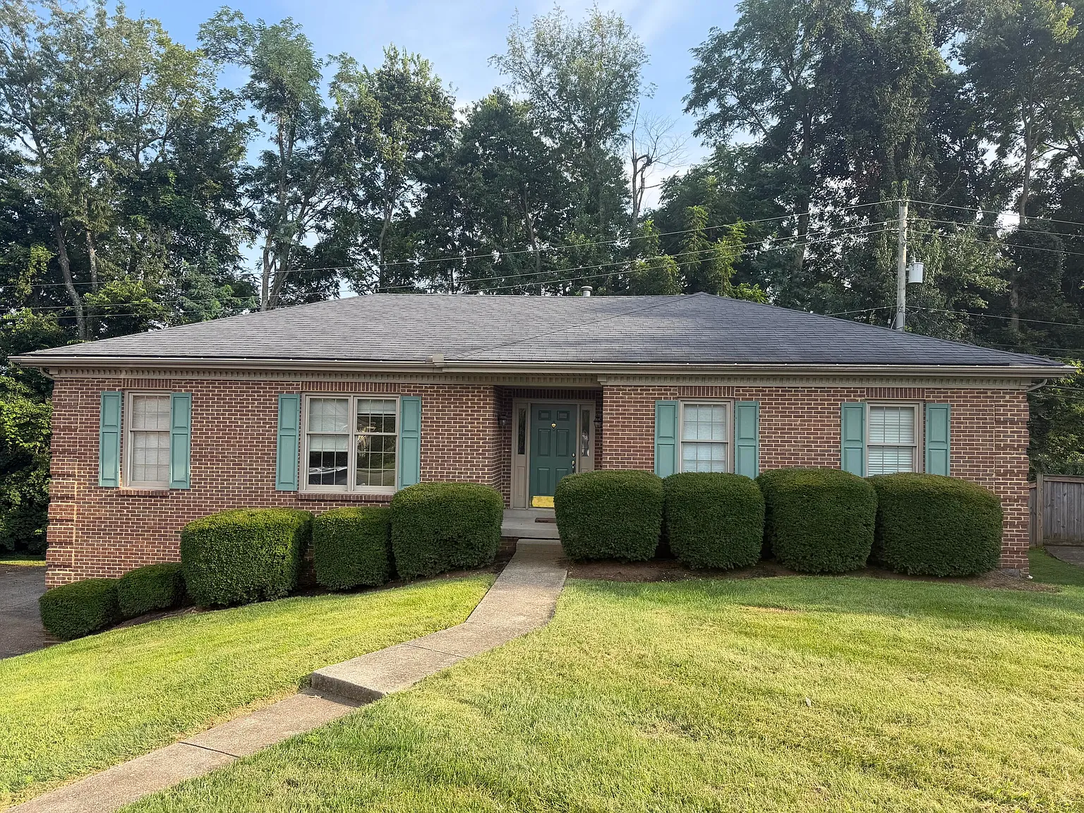 5 bed, 2.5 bath, 2346 sqft, $2,695 — Photo 3