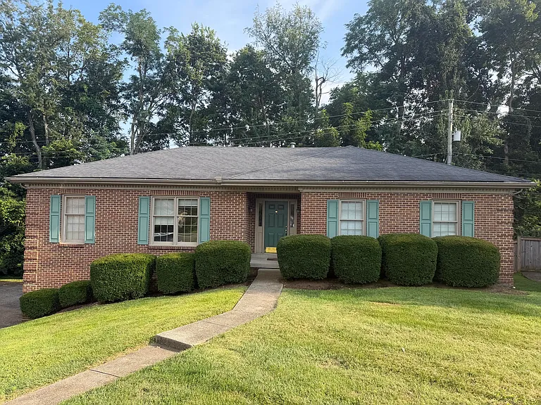1112 Pepperhill Cir — Photo 3