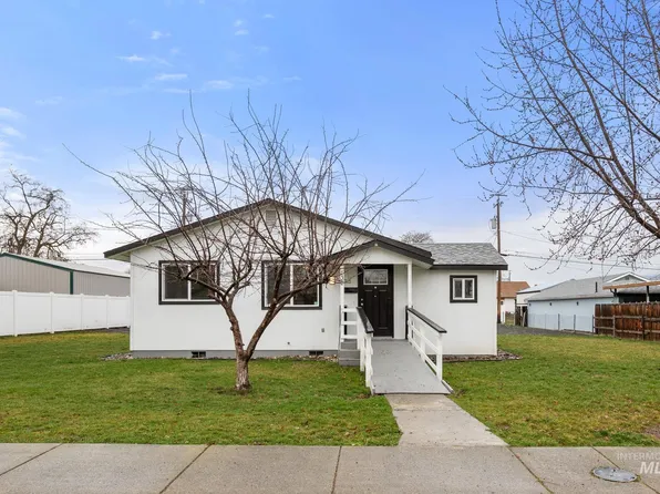 830 3rd St, Clarkston, WA 99403