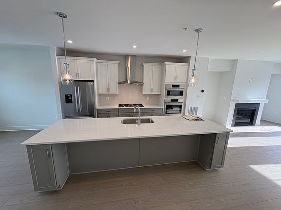 2nd image of 10225 Dalmatian St